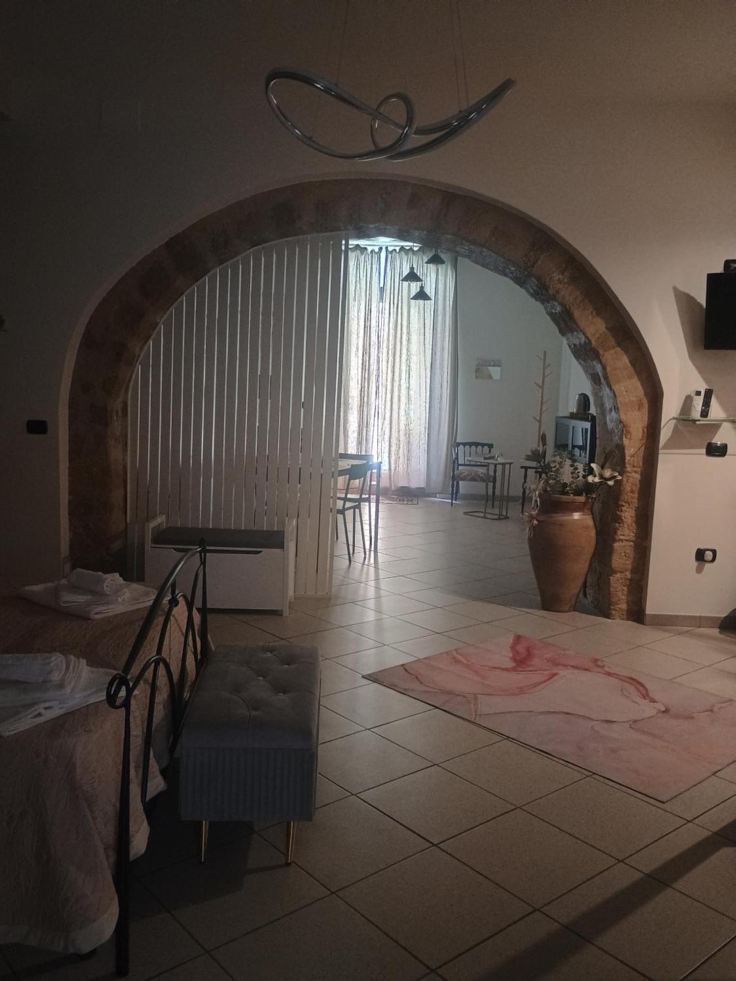 Al Vico Bartoli Suite Room Mazzarino ภายนอก รูปภาพ